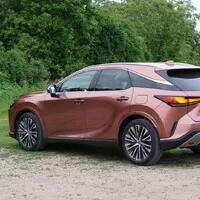 Lexus RX 450h+: Když elektrifikace dává smysl