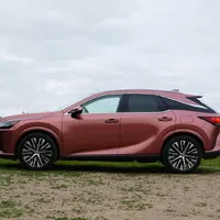 Lexus RX 450h+: Když elektrifikace dává smysl