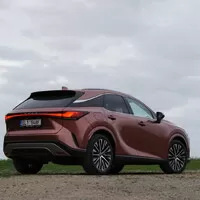 Lexus RX 450h+: Když elektrifikace dává smysl