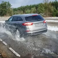 Testovací okruh Lommel: Každý Ford tu dostane do těla