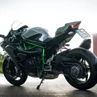 Kawasaki Ninja H2 (2019): Test nejrychlejší silniční motorky na světě.