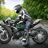Kawasaki Ninja H2 (2019): Test nejrychlejší silniční motorky na světě.