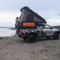 Toyota Hilux Alu-Cab: Když při kempování nestojíte o (lidskou) společnost