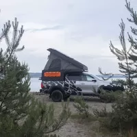 Toyota Hilux Alu-Cab: Když při kempování nestojíte o (lidskou) společnost