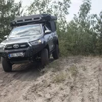 Toyota Hilux Alu-Cab: Když při kempování nestojíte o (lidskou) společnost