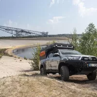 Toyota Hilux Alu-Cab: Když při kempování nestojíte o (lidskou) společnost