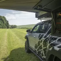 Toyota Hilux Alu-Cab: Když při kempování nestojíte o (lidskou) společnost