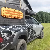 Toyota Hilux Alu-Cab: Když při kempování nestojíte o (lidskou) společnost