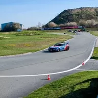 Nový život Chrysleru Crossfire: Gumbalkan Grand Prix