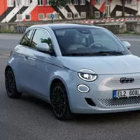 Fiat 500e: Odlišný přístup, podobný výsledek