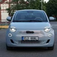 Fiat 500e: Odlišný přístup, podobný výsledek