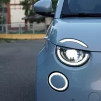Fiat 500e: Odlišný přístup, podobný výsledek