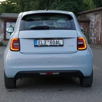 Fiat 500e: Odlišný přístup, podobný výsledek