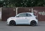 Fiat 500e: Odlišný přístup, podobný výsledek