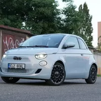Fiat 500e: Odlišný přístup, podobný výsledek
