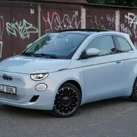 Fiat 500e: Odlišný přístup, podobný výsledek