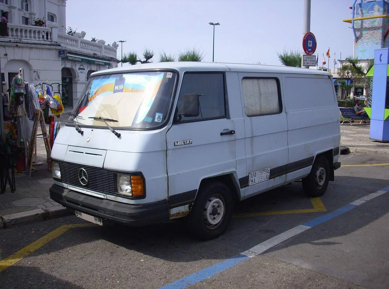 Mercedes-Benz MB100, zdroj: Wikipedia