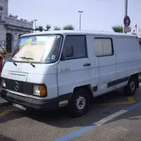 Mercedes-Benz MB100, zdroj: Wikipedia