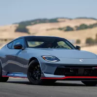 Autíčkářův týden: Offroadová legenda v novém, ostřejší japonský sporťák a konec švédských kombíků