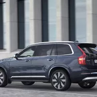 Autíčkářův týden: Offroadová legenda v novém, ostřejší japonský sporťák a konec švédských kombíků