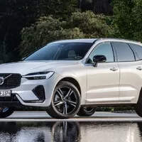 Autíčkářův týden: Offroadová legenda v novém, ostřejší japonský sporťák a konec švédských kombíků