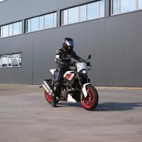 Indian FTR Sport: Plochodrážník na asfaltu