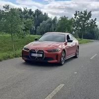 BMW i4: Normální BMW, akorát na baterky