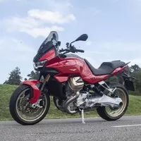 Moto Guzzi V100 Mandello: Cestujte stylově.