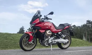 Recenze & testy, V jedné stopě: Moto Guzzi V100 Mandello: Cestujte stylově.