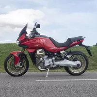 Moto Guzzi V100 Mandello: Cestujte stylově.