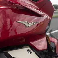 Moto Guzzi V100 Mandello: Cestujte stylově.