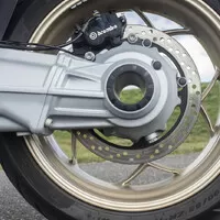 Moto Guzzi V100 Mandello: Cestujte stylově.