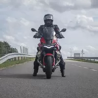 Moto Guzzi V100 Mandello: Cestujte stylově.