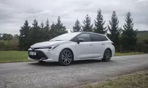 Recenze & testy: Toyota Corolla  2.0 GR Sport: Zas o kousek lepší