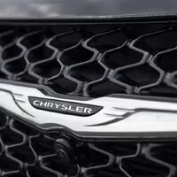 Chrysler Pacifica: Útulný obývák s praskajícím krbem a V6 pod kapotou