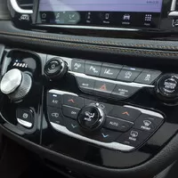 Chrysler Pacifica: Útulný obývák s praskajícím krbem a V6 pod kapotou