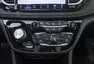Chrysler Pacifica: Útulný obývák s praskajícím krbem a V6 pod kapotou