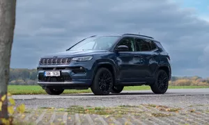 Jeep Compass e-Hybrid: Pěkný vzhled, dobrá výbava a slušná cena. Co chtít víc?
