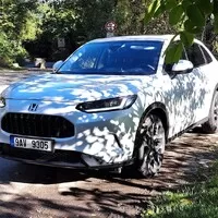 Honda ZR-V: Civic na chůdách