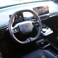 MG4 Elegance: Konečně levný elektromobil pro normální lidi?