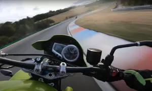 Trackday, V jedné stopě: Pravda o pádech na motorce