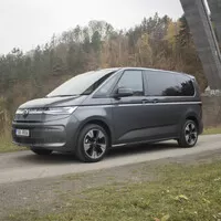 Volkswagen Multivan T7 2.0 TDI: V lecčem jiný, v lecčem lepší