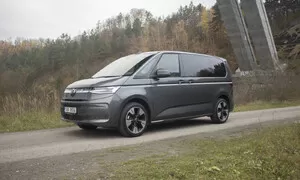 Volkswagen Multivan T7 2.0 TDI: V lecčem jiný, v lecčem lepší