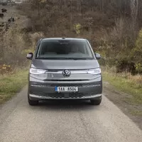 Volkswagen Multivan T7 2.0 TDI: V lecčem jiný, v lecčem lepší