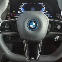 BMW M760e: Můj vůz, můj hrad