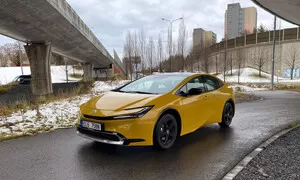 Recenze & testy: Toyota Prius Plug-in Hybrid Executive: Z praktického vozu stylovkou