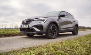 Recenze & testy: Renault Arkana 1.6 E-Tech full hybrid 145: Příměstský bestseller