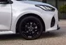 Mazda 2 hybrid má novou tvář. Co dalšího se na ní po faceliftu změnilo?