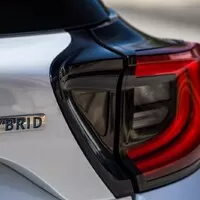 Mazda 2 hybrid má novou tvář. Co dalšího se na ní po faceliftu změnilo?