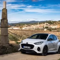 Mazda 2 hybrid má novou tvář. Co dalšího se na ní po faceliftu změnilo?